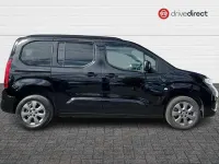 Usado Vauxhall Combo Ultimate 100 kW (136 HP) 2025 Preto Monovolume