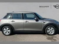 Używany Mini Cooper Classic 134 KM (98 kW) 2018 Srebrny Hatchback
