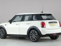 Usado Mini ONE Hatch 102 CV (75 kW) 2018 Blanco Utilitario