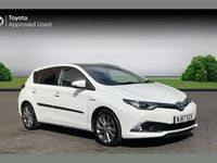 Used Toyota Auris Hybrid 136 HP (100 kW) 2017 Pure white Hatchback