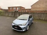 Used Toyota Yaris 100 HP (73 kW) 2016 Blue Hatchback