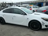 Usado Vauxhall Insignia SRi 140 CV (102 kW) 2014 Blanco Utilitario