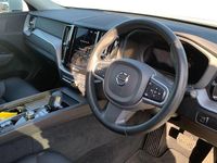 Used Volvo XC60 Momentum 250 HP (183 kW) 2021 SUV
