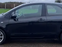 Begagnad Toyota Yaris SR 2008 Svart Halvkombi