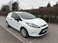 Used Ford Fiesta 70 HP (51 kW) 2011 White Hatchback