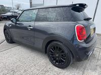 Usado Mini Cooper 2024 Plateado Utilitario