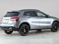 Usado Mercedes GLA180 Urban 122 HP (89 kW) 2020 Cinzento SUV