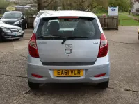 Usado Hyundai i10 Style 86 HP (63 kW) 2011 Prateado Citadino