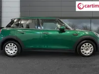 Usado Mini ONE Classic 102 CV (75 kW) 2022 Verde Utilitario