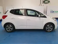 Used Kia Venga 125 HP (91 kW) 2016 White Hatchback