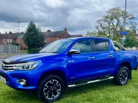 Käytetty Toyota HiLux 150 HP (110 kW) 2017 Sininen Nouto