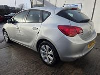 Second-hand Vauxhall Astra Design Edition 100 CP (73 kW) 2014 Argintiu Hatchback