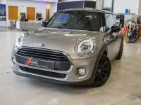 Usado Mini Cooper Hatch 136 CV (100 kW) 2018 Plateado Utilitario