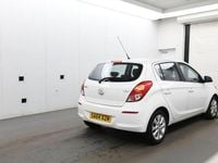 Used Hyundai i20 Active 85 HP (62 kW) 2014 White Hatchback