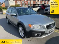 Usado Volvo XC70 SE Lux 215 CV (158 kW) 2013 Plateado Familiar