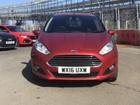 Used Ford Fiesta Titanium 100 HP (73 kW) 2016 Red Hatchback