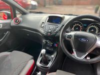 Used Ford Fiesta ST-Line 140 HP (102 kW) 2016 Red Hatchback