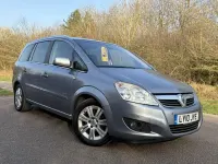 Begagnad Vauxhall Zafira Elite 2010 Silver Minibuss