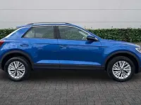 Usado VW T-Roc Life 150 HP (110 kW) 2022 Azul SUV