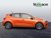 Used Renault Clio V Iconic 138 HP (101 kW) 2022 Orange Hatchback
