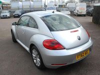Usado VW Beetle Design 105 HP (77 kW) 2012 Prateado Citadino