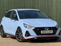Begagnad Hyundai i20 204 HK (150 kW) 2023 Blå Halvkombi