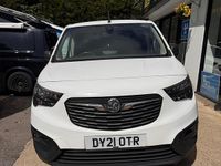 Second-hand Vauxhall Combo Edition 130 CP (95 kW) 2021 Alb Monovolum
