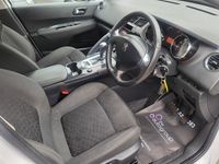 Used Peugeot 3008 Active 115 HP (84 kW) 2015 White Estate