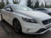 Begagnad Volvo V40 R-Design 190 HK (139 kW) 2015 Vit Halvkombi