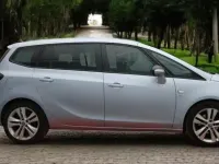 Second-hand Vauxhall Zafira SRi 140 CP (102 kW) 2017 Argintiu Monovolum