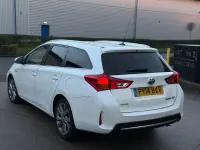 Used Toyota Auris Hybrid 2014 White Estate