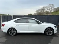 Gebraucht Skoda Superb SportLine 190 PS (139 kW) 2017 Weiß Kleinwagen