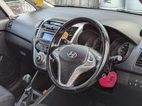 Used Hyundai ix20 SE 90 HP (66 kW) 2017 White Hatchback