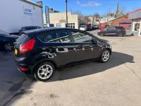 Begagnad Ford Fiesta Zetec 86 HK (63 kW) 2012 Svart Halvkombi