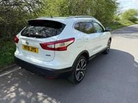 Used Nissan Qashqai Tekna 110 HP (80 kW) 2015 White SUV