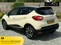 Used Renault Captur Dynamique 90 HP (66 kW) 2014 Cream and black SUV