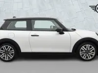 Used Mini Cooper Classic 113 kW (154 HP) 2025 White Hatchback