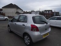 Begagnad Toyota Yaris T2 67 HK (49 kW) 2008 Silver Halvkombi