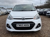 Usado Hyundai i10 SE 66 HP (48 kW) 2016 Branco Citadino