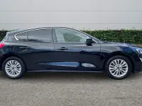 Begagnad Ford Focus Titanium 2019 Svart Halvkombi