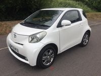 Used Toyota iQ 68 HP (50 kW) 2009 White Hatchback