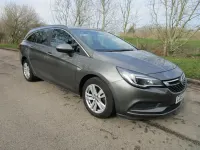 Usado Vauxhall Astra Design Edition 136 CV (100 kW) 2017 Gris Familiar