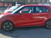 Usado MG MG3 106 CV (77 kW) 2015 Rojo Utilitario