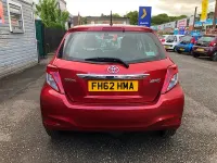 Używany Toyota Yaris 99 KM (72 kW) 2012 Czerwony Hatchback