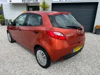 Usado Mazda 2 75 HP (55 kW) 2009 Laranja Citadino