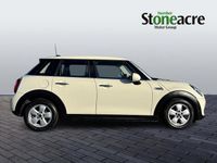 Begagnad Mini Cooper Classic 134 HK (98 kW) 2019 Vit Halvkombi