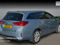 Used Toyota Auris Hybrid 136 HP (100 kW) 2013 Blue Estate