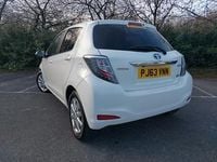 Used Toyota Yaris Hybrid T4 101 HP (74 kW) 2013 White Hatchback