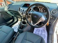 Used Ford Fiesta Zetec 82 HP (60 kW) 2012 White Hatchback