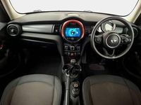 Used Mini Cooper Classic 136 HP (100 kW) 2019 Red Hatchback